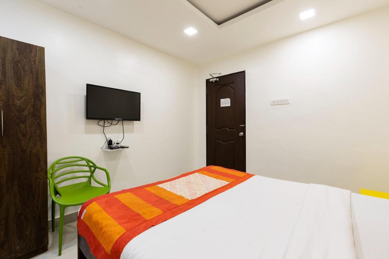 מומביי Hotel Girgoan Palace מראה חיצוני תמונה